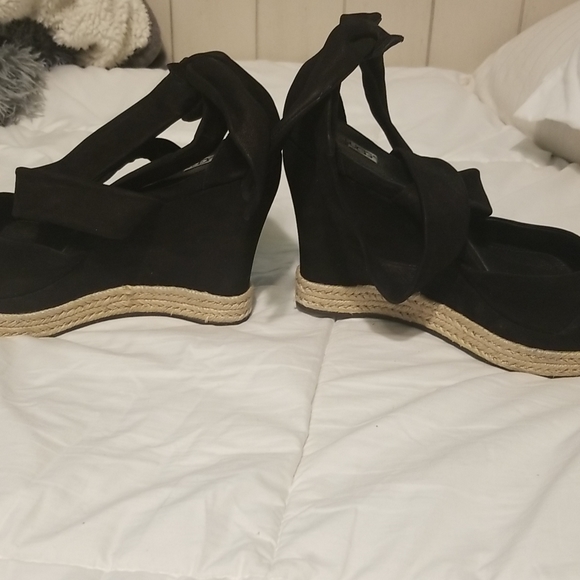 Sz 9 Ugg black "suede/leather" wedge espadrilles - Picture 5 of 6